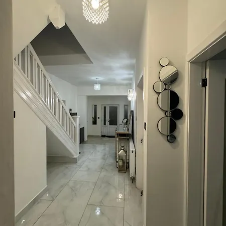 Elegant Estates Humble Abode Room 5-2